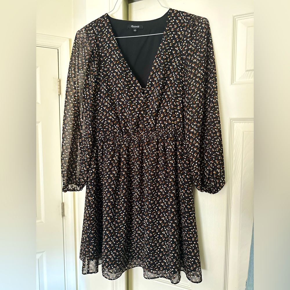 Adorable, V-neck dress for print with see-through arms